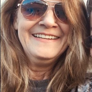 Meet your Posher, Lucinda